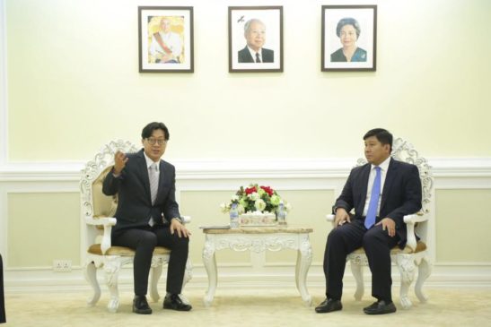 ឯកឧត្ដម សាយ សំអាល់ រដ្ឋមន្ត្រីក្រសួងបរិស្ថានបានអនុញ្ញាតឱ្យលោក Bright Lee នាយកសេវាកម្ម ដឹកនាំក្រុមអ្នកជំនាញការកូរ៉េ ដើម្បីចូលជួបសម្ដែងការគួរសម