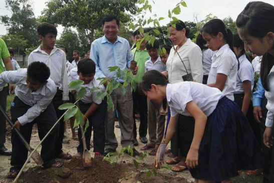 មន្ទីរបរិស្ថានរាជធានីភ្នំពេញ ដាំដើមឈើប្រណិត ដើម្បីបង្កើតភាពបៃតង និងជំរុញការស្រលាញ់បរិស្ថាន