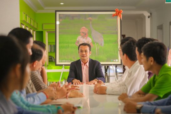 ក្រសួងបរិស្ថាន បានទទួលរូបថតសត្វស្លាបជិតផុតពូជនៅលើពិភពលោកចំនួន១០ផ្ទាំងពីអង្គការជីវិតសត្វព្រៃ អន្តរជាតិ Birdlife  International