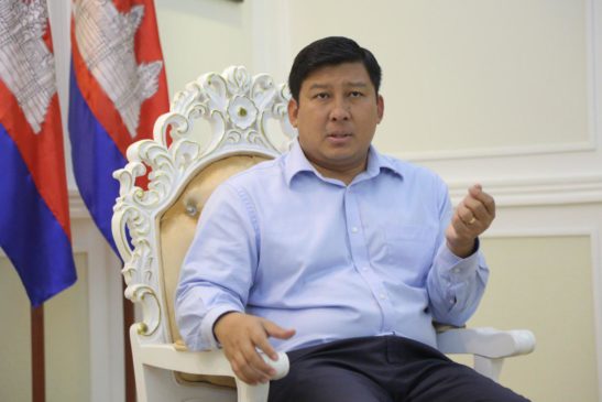 រដ្ឋមន្ត្រីក្រសួងបរិស្ថានបង្ហាញពីទិដ្ឋភាពនៃវឌ្ឍនៈភាពនៃវិស័យបរិស្ថានដល់និស្សិតជនជាតិអង់គ្លេស