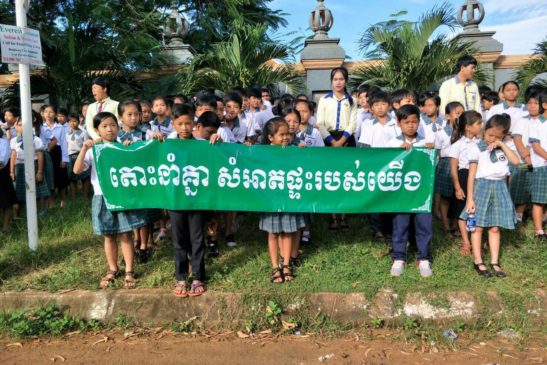 មន្ទីរបរិស្ថានខេត្តរតនៈគិរីរៀបចំសំអាតក្រុងដើម្បីអបអរពិធីគ្រងរាជ្យ និងទិវាបរិស្ថាន