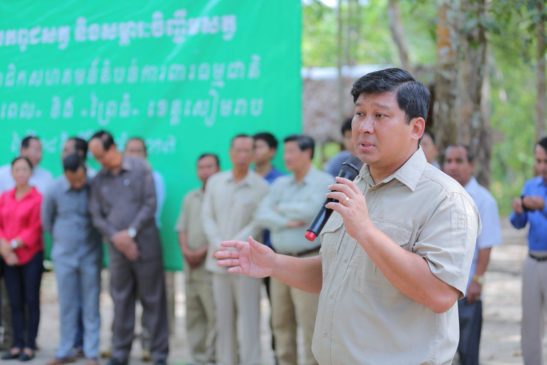 រដ្ឋមន្ត្រីបរិស្ថានផ្តល់ពូជសត្វនិងចែកសម្ភារៈចិញ្ចឹមសត្វដល់សហគមន៍ភ្នំគូលេនដើម្បីផ្តល់ជម្រើសបន្ថែមសម្រាប់បង្កើនជីវភាព