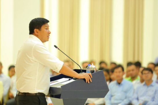 រដ្ឋមន្ត្រីក្រសួងបរិស្ថានចែករំលែកការវិវឌ្ឍនៃព្រឹត្តិការណ៍សំខាន់ៗក្នុងតំបន់ទៅដល់មន្ត្រីរាជការវ័យក្មេង