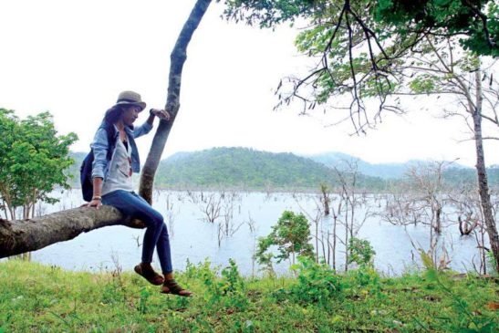 ស្ទឹងតាសាលកំពង់ស្ពឺ ទេសភាពស្ប្រៀបបីដូចសមុទ្រព័ទ្ធដោយភ្នំ