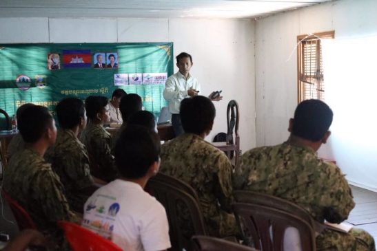 មន្រ្តីជំនាញនិងដៃគូរបណ្តុះបណ្តាលឧទ្យានុរក្សលើការអង្កេតជីវៈចម្រុះនៅខេត្តកំពង់ធំ