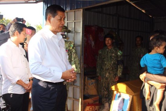 ឯកឧត្តម ផៃប៊ុន ឈឿន គោរពវិញ្ញាណក្ខន្ធឧទ្យានុរក្សលោកតើន សុខណៃ