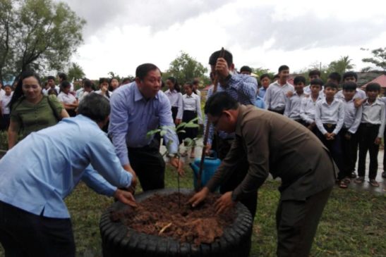 ការលើកកម្ពស់ការយល់ដឹងនិងការអប់រំស្តីពីបរិស្ថានដល់ស្ត្រីនិងកុមារ