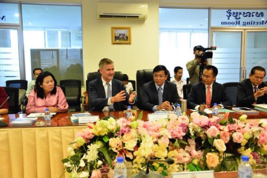 នាយកប្រតិបត្តិនៃអង្គការកម្មវិធីបរិស្ថានសហប្រជាជាតិ (UNEP) ជួបវិស័យឯកជននៅសភាពាណិជ្ជកម្មកម្ពុជា