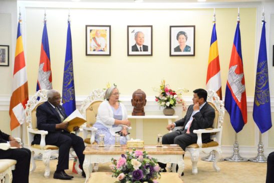 ឯកឧត្តម សាយ សំអាល់ រដ្ឋមន្ត្រីក្រសួងបរិស្ថាន បានអនុញ្ញាតឱ្យលោកជំទាវឯកអគ្គរដ្ឋទូតកាណា និងឯកឧត្តមឯកអគ្គរដ្ឋទូតដាកេនយ៉ា ចូលជួបសម្តែងការគួរសម និងពិភាក្សាការងារ