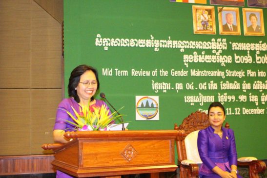 ថ្នាក់ដឹកនាំស្រ្តីនៃក្រសួងបរិស្ថាន គាំទ្រស្រ្តីក្នុងការចូលរួមអនុវត្តការងារក្នុងក្របខណ្ឌវិស័យបរិស្ថាន