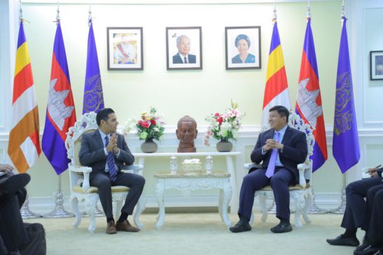 ឯកឧត្តម សាយ សំអាល់ រដ្ឋមន្ត្រីក្រសួងបរិស្ថាន បានអនុញ្ញាតឱ្យប្រតិភូទីក្រុងឡុងប៊ិច ដឹកនាំដោយលោក Robert Garcia ជាអភិបាលក្រុង បានចូលជួបសម្តែងការគួរសម និងពិភាក្សាការងារ