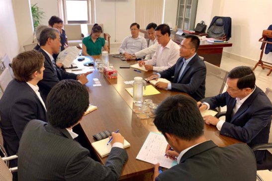 ឯកឧត្ដម សៅ សុភាព រដ្ឋលេខាធិការក្រសួងបរិស្ថាន បានអនុញ្ញាតអោយលោក OKUBO Masaharu នាយកប្រតិបត្តិផ្នែក Energy Business Unit I របស់ក្រុមហ៊ុន Mitsui & Co.,Ltd និងលោកJackson មន្ត្រីអង្គការ CI ជួបសម្តែងការគួរសម និងពិភាក្សាការងារ