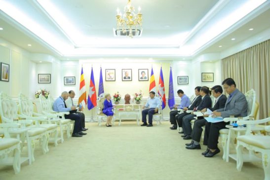 ឯកឧត្តម សាយ សំអាល់ រដ្ឋមន្រ្តីក្រសួងបរិស្ថាន បានអនុញ្ញាតឱ្យលោកស្រី Suwanna Gauntlett នាយកប្រតិបត្តិនៃអង្គការសម្ពន្ធ័មិត្តសត្វព្រៃ(Wildlife Alliance )ចូលជួបពិភាក្សាការងារ