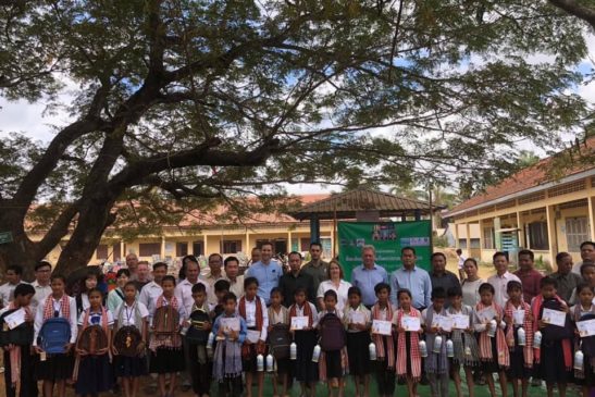 ឯកឧត្តម នេត្រ ភក្ត្រា និងលោកជំទាវឯកអគ្គរាជទូតអង់គ្លេសប្រចាំកម្ពុជា និងគណៈប្រតិភូបានទស្សនាតំបន់ការពារទេសភាពអន្លង់ព្រីងជាតំបន់ដីសើមដែលសម្បូណ៌ដោយចំណីសម្រាប់សត្វស្លាប