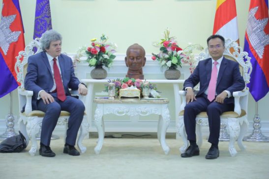 ឯកឧត្តម សៅ សុភាព ជួបពិភាក្សាការងារជាមួយនាយកប្រតិបត្តិ នៃធនាគារអភិវឌ្ឍន៍អាស៊ី (ADB)