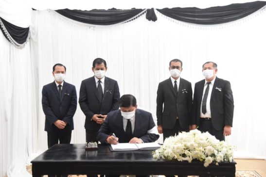 ឯកឧត្តម សាយ សំអាល់ រដ្ឋមន្ត្រីក្រសួងបរិស្ថានបានដឹកនាំគណៈប្រតិភូអញ្ជើញគោរពវិញ្ញាណក្ខន្ធសពឯកឧត្តម ហ៊ឹម ឆែម ទេសរដ្ឋមន្ត្រីទទួលបន្ទុកបេសកកម្មពិសេស និងជាអតីតរដ្ឋមន្ត្រីក្រសួងធម្មការ និងសាសនា