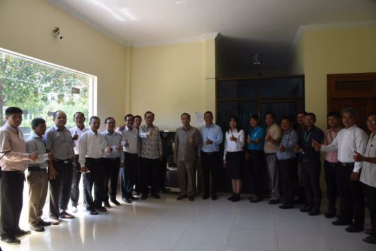 មូលនិធិបរិស្ថាននិងសង្គម ប្រគល់ធុងចម្រោះទឹកស្អាតចំនួន០១គ្រឿង ជូនដល់វិទ្យាស្ថានជាតិកសិកម្មព្រែកលៀប