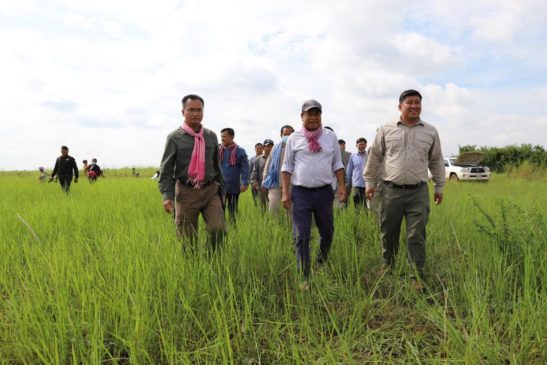 វេទិកាសាធារណៈជាមួយប្រជាពលរដ្ឋជិត ៣០០នាក់ នៅក្នងសហគមន៍អូលួ ស្ថិតនៅក្នុងឃុំទ្រៀល ស្រុកតាំងគោក ខេត្តកំពង់ធំ