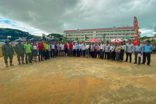 ក្រសួងបរិស្ថាន រួមជាមួយក្រសួងអប់រំ យុវជន និងកីឡា និងក្រុមហ៊ុនកូកា-កូឡាកម្ពុជា ប្រគល់ធុងបែកចែកសំរាមជូនដល់សាលារៀននៅខេត្តព្រះសីហនុ