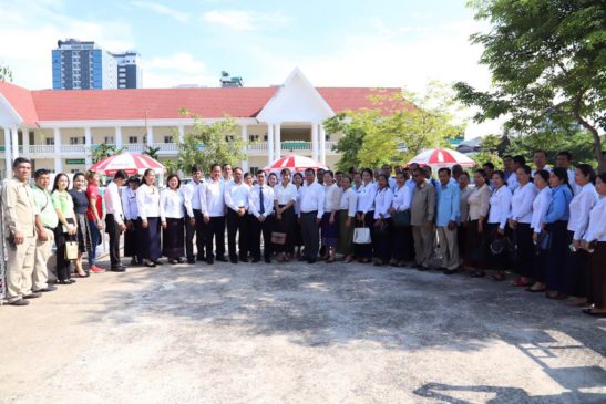 ឯកឧត្តម ជួប ប៉ារីស៍ ៖ ត្រូវបណ្តុះគំនិតសិស្សានុសិស្ស និងប្រជាពលរដ្ឋ ឱ្យនាំគ្នាស្រលាញ់បរិស្ថាននៅជុំវិញខ្លួន ពិសេសដើមឈើ និងទុកដាក់សំរាមឱ្យបានត្រឹមត្រូវ