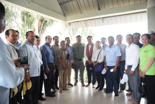 ឯកឧត្តម សាយ សំអាល់ ចុះពិនិត្យកន្លែងអភិរក្សសត្វស្លាប នៅទួលព័ន្ធតាឡី ក្នុងតំបន់បឹងស្នេហ៍ ខេត្តព្រៃវែង