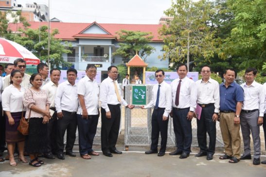 ពង្រឹងចំណេះដឹងលើអនាម័យបរិស្ថាន និងការគ្រប់គ្រងសំរាមនៅតាមសាសាលរៀន