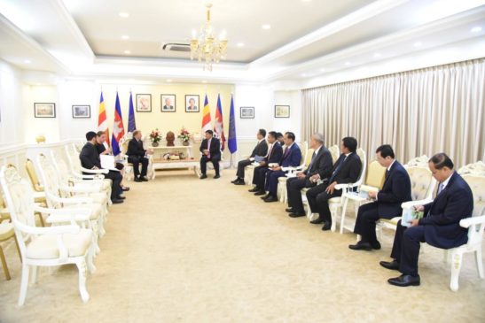 ឯកឧត្តម សាយ សំអាល់ រដ្ឋមន្ត្រីក្រសួងបរិស្ថានបានទទួលជួបពិភាក្សាការងារជាមួយឯកឧត្តម ប៉ាទ្រិច ម័រហ្វី (Patrick Murphy) ឯកអគ្គរដ្ឋទូតសហរដ្ឋអាមេរិកប្រចាំព្រះរាជាណាចក្រកម្ពុជា