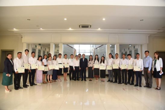 ឯកឧត្តម នេត្រ ភក្ត្រា អញ្ជើញប្រគល់វិញ្ញាបនបត្រដល់និសិ្សតស្ម័គ្រចិត្តនៃក្រសួងបរិស្ថាន