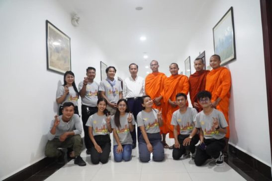 ឯកឧត្តម នេត្រ ភក្ត្រា រដ្ឋលេខាធិការក្រសួងបរិស្ថានបានទទួលជួបពិភាក្សាការងារជាមួយក្រុមអ្នកស្ម័គ្រចិត្តក្រៀលកម្ពុជាដែលធ្វើការងារលើការសម្អាតអនាម័យបរិស្ថានដើម្បីផ្តល់យោបល់និងបង្កើនកិច្ចសហការអនុវត្តគម្រោង«រក្សាបរិស្ថានស្អាត»