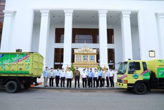 ក្រសួងបរិស្ថាន ប្រគល់រថយន្ត និងម៉ូតូដឹកសំរាម ដល់រដ្ឋបាលខេត្តកំពង់ចាម និងឧត្តរមានជ័យ