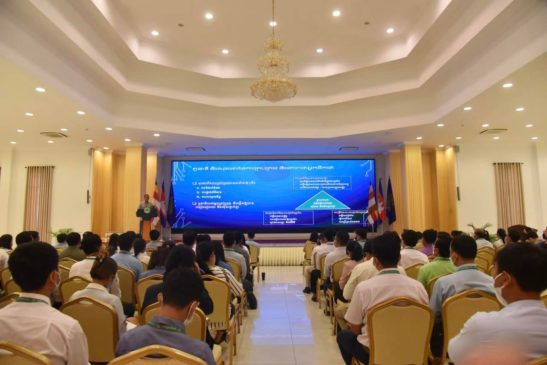 ឯកឧត្តម សូ ខនឬទ្ធីគុណ រដ្ឋលេខាធិការក្រសួងបរិស្ថាន ចែករំលែកចំណេះដឹង «ភាពជាអ្នកដឹកនាំ »ដល់មន្រ្តីវ័យក្មេងចំនួន ២៤៥នាក់