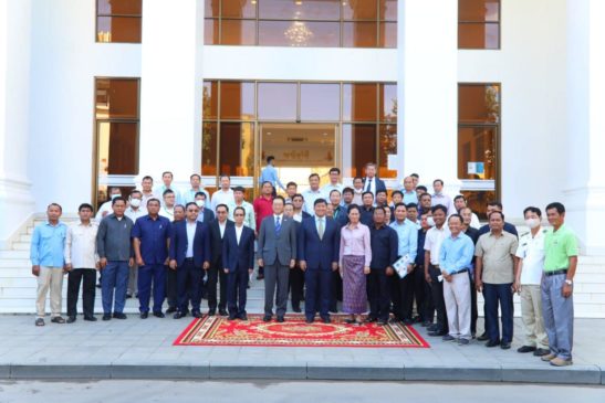 ពិធីប្រគល់-ទទួល រថយន្តដឹកសំរាមចំនួន១៥គ្រឿង ក្រោមអធិបតីភាពឯកឧត្តម សាយ សំអាល់ រដ្ឋមន្ត្រីក្រសួងបរិស្ថាន និងឯកឧត្តម Mikami Massahiro ឯកអគ្គរាជទូតជប៉ុនប្រចាំនៅកម្ពុជា