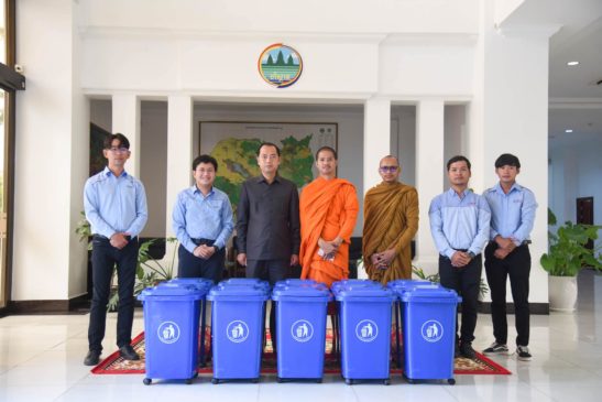 ពិធីប្រគល់ទទួលធុងសំរាមពីក្រុមហ៊ុន វ័ន ហ្វ្រេតធើនីធី (វីតាល់) នៅទីស្តីការក្រសួងបរិស្ថាន