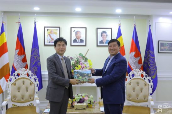 ឯកឧត្តម សាយ សំអាល់ រដ្ឋមន្ត្រីក្រសួងបរិស្ថាន បាន ទទួល ជួបគណៈប្រតិភូនៃវិទ្យាស្ថានបរិស្ថានកូរ៉េ (KEI) ដើម្បី សម្ដែងការ គួរ សម និងពិភាក្សាការងារ នារសៀលថ្ងៃទី២២ ខែកញ្ញា ឆ្នាំ២០២២