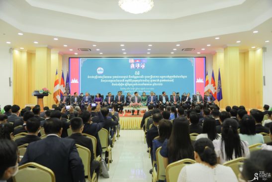 គ្រឿងឥស្សរិយយស និងប័ណ្ណសរសើរ ត្រូវបានបំពាក់និងប្រគល់ជូនមន្ត្រីរាជការក្រសួងបរិស្ថានដែលមានស្នាដៃក្នុងការបំពេញការងារ