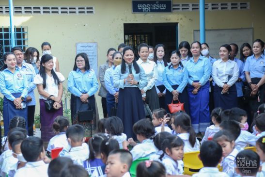 កម្មវិធីចុះជួបសំណេះសំណាល សួរសុខទុក្ខលោកគ្រូ អ្នកគ្រូ ដែលកំពុងបង្រៀននៅសាលាមត្តេយ្យ ៨មីនា