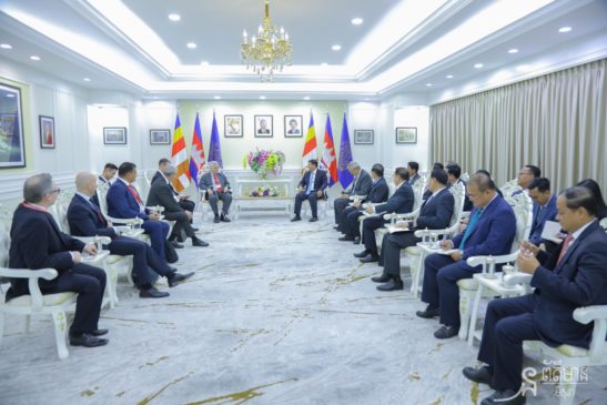 ឯកឧត្តម សាយ សំអាល់ រដ្ឋមន្ត្រីក្រសួងបរិស្ថាន បានទទួលជួបសំណេះសំណាល និងពិភាក្សាការងារជាមួយឯកឧត្តម Wilhelm Maximilian Donko ឯកអគ្គរាជទូតអូទ្រីស ប្រចាំប្រទេសថៃ ឡាវ កម្ពុជា និងមីយ៉ាន់ម៉ា និងប្រតិភូធុរកិច្ចអូទ្រីស