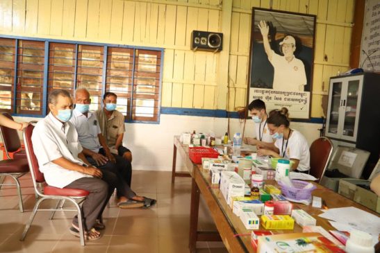 ក្រុមគ្រូពេទ្យស្ម័គ្រចិត្តនៃសមាគមបេសកកម្មមនុស្សធម៌របស់ប្រទេសបារាំងសហការជាមួយគ្រូពេទ្យបង្អែក និងមណ្ឌលសុខភាពខេត្តព្រះសីហនុ ចុះពិនិត្យសុខភាពជូនប្រជាពលរដ្ឋ ស្រុកព្រៃនប់ និងស្រុកស្ទឹងហាវ ខេត្តព្រះសីហនុ