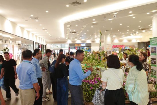 អាជីវករលក់ដូរផ្កា ចូលរួមក្នុងវេទិកាកេសរកូល ដើម្បីស្វែងយល់បន្ថែមពីបច្ចេកទេសបង្កាត់ពូជផ្កា