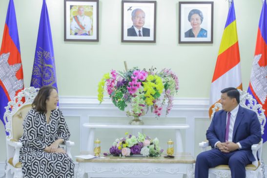 ឯកឧត្តម សាយ សំអាល់ រដ្ឋមន្ត្រីក្រសួងបរិស្ថាន បានទទួលជួបសម្តែងការគួរសមជាមួយលោកស្រី Sandrine BOUCHER នាយិកាប្រចាំតំបន់ថ្មី នៃទីភ្នាក់ងារបារាំងដើម្បីការអភិវឌ្ឍ (AFD) ប្រចាំប្រទេសកម្ពុជា