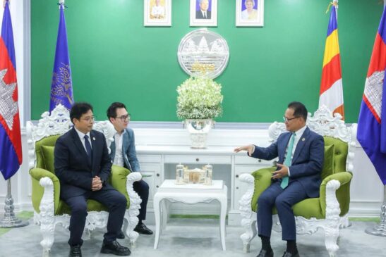 រសៀលថ្ងៃទី១៦ ខែកក្កដា ឆ្នាំ២០២៥ ឯកឧត្តមបណ្ឌិត អ៊ាង សុផល្លែត រដ្ឋមន្ត្រីក្រសួងបរិស្ថាន  បានទទួលជួបប្រធានក្រុមនៃក្រុមហ៊ុនចំនួនបីធំៗរបស់ខេត្ត Anhui ប្រទេសចិន ដើម្បីសម្តែងការគួរសម និងសុំអនុសាសន៍ លើវិស័យបរិស្ថាន ដោយមានការចូលរួមពីលោក Ding Yongjun ប្រធានក្រុមហ៊ុន Morgan Group នៅកម្ពុជា នៅទីស្តីការក្រសួងបរិស្ថាន។