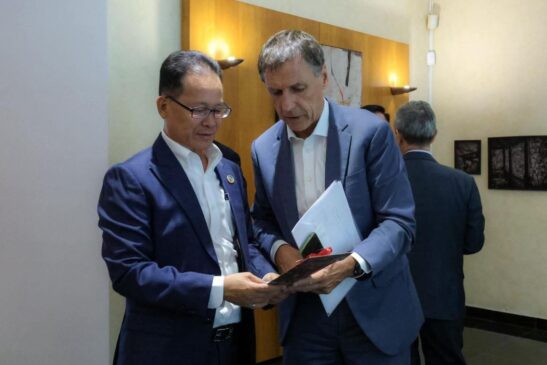 ថ្ងៃទី១៦ ខែកក្កដា ឆ្នាំ២០២៥ ឯកឧត្តមបណ្ឌិត អ៊ាង សុផល្លែត រដ្ឋមន្ត្រីក្រសួងបរិស្ថាន បានទទួលទានអាហារថ្ងៃត្រង់នៅស្ថានទូតបារាំងប្រចាំកម្ពុជា ជាមួយ ឯកឧត្តមឯកអគ្គរដ្ឋទូត ដើម្បីពិភាក្សាអំពីការអភិវឌ្ឍន៍ចុងក្រោយ និងបញ្ហាប្រឈមក្នុងការគ្រប់គ្រងសំណល់រឹងនៅកម្ពុជា។