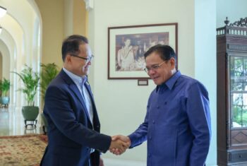 ឯកឧត្តមបណ្ឌិត អ៊ាង សុផល្លែត រដ្ឋមន្ត្រីក្រសួងបរិស្ថាន  បានទទួលការអញ្ជើញចូលរួមពិសារអាហារថ្ងៃត្រង់ជាមួយឯកអគ្គរដ្ឋទូតអាស៊ានប្រចាំកម្ពុជា ដែលរៀបចំដោយ H.E.Mr. Buakeo PHUMVONGSAY ឯកអគ្គរដ្ឋទូតនៃសាធារណរដ្ឋប្រជាធិបតេយ្យប្រជាមានិតឡាវ